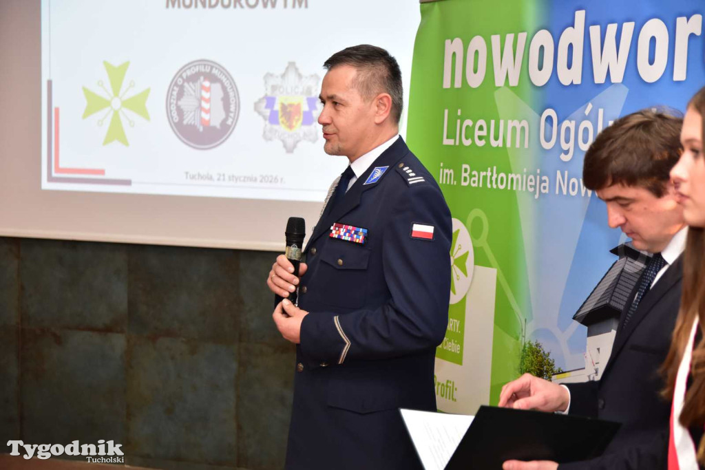 Uczniowie LO z klasy mundurowej złożyli uroczyste ślubowanie