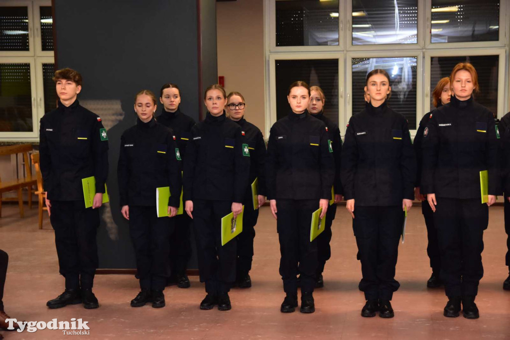 Uczniowie LO z klasy mundurowej złożyli uroczyste ślubowanie