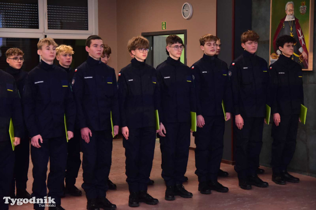 Uczniowie LO z klasy mundurowej złożyli uroczyste ślubowanie