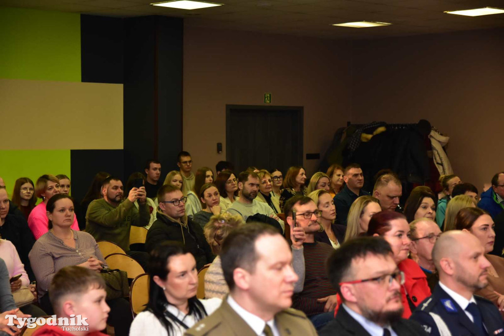 Uczniowie LO z klasy mundurowej złożyli uroczyste ślubowanie