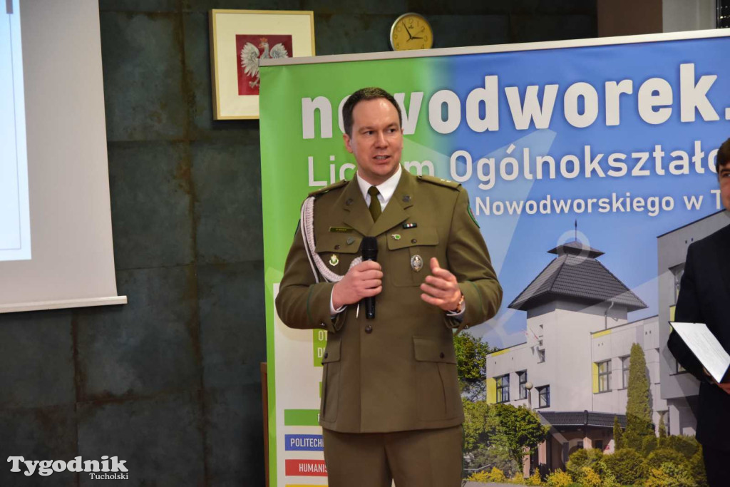 Uczniowie LO z klasy mundurowej złożyli uroczyste ślubowanie