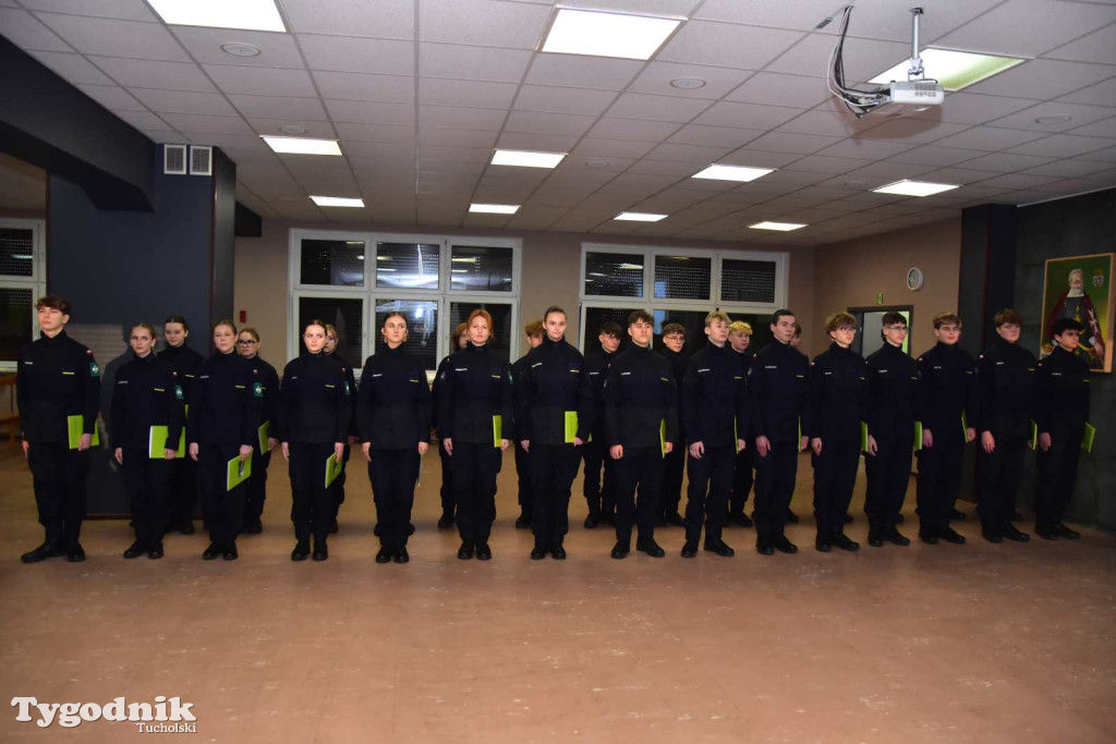 Uczniowie LO z klasy mundurowej złożyli uroczyste ślubowanie