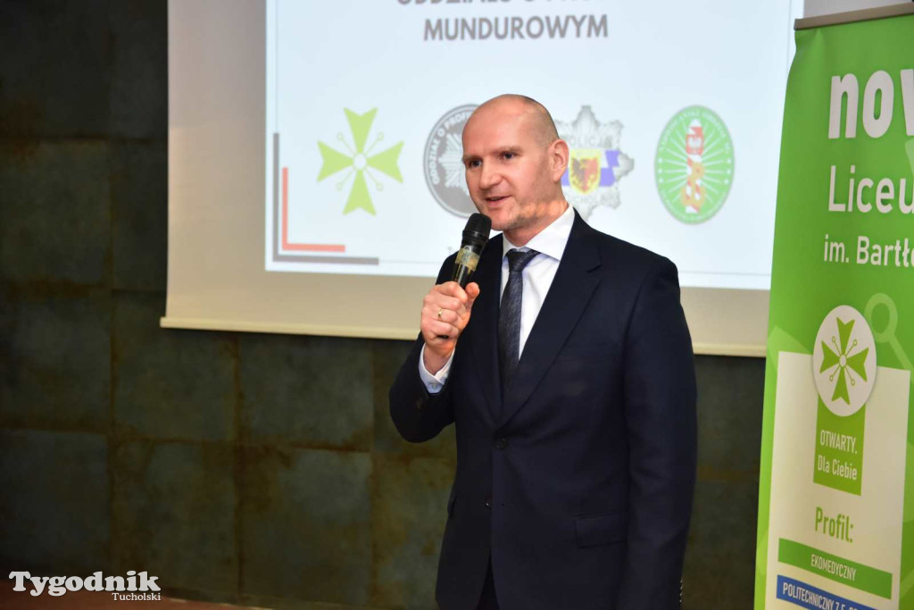 Uczniowie LO z klasy mundurowej złożyli uroczyste ślubowanie