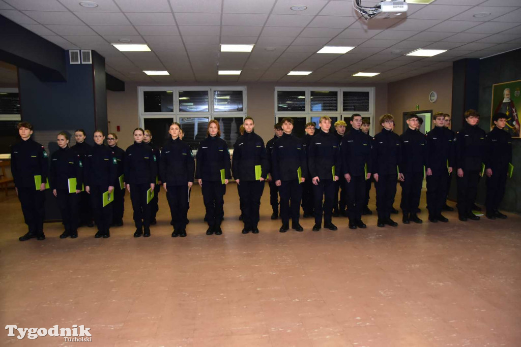 Uczniowie LO z klasy mundurowej złożyli uroczyste ślubowanie