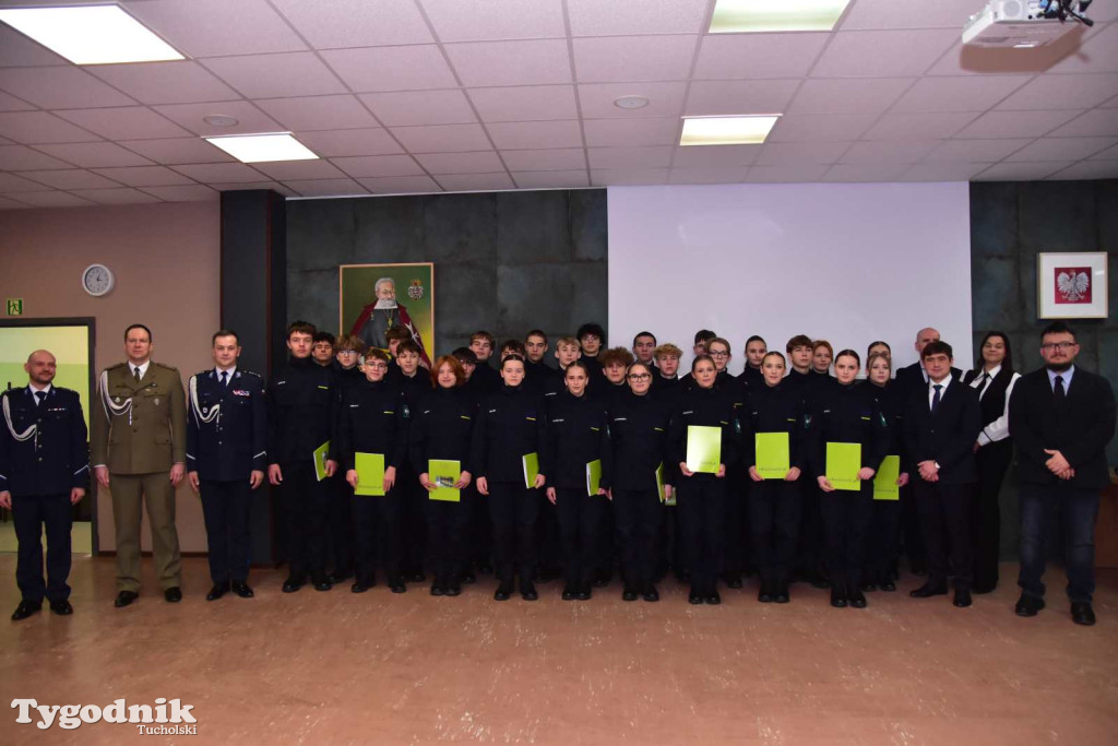 Uczniowie LO z klasy mundurowej złożyli uroczyste ślubowanie