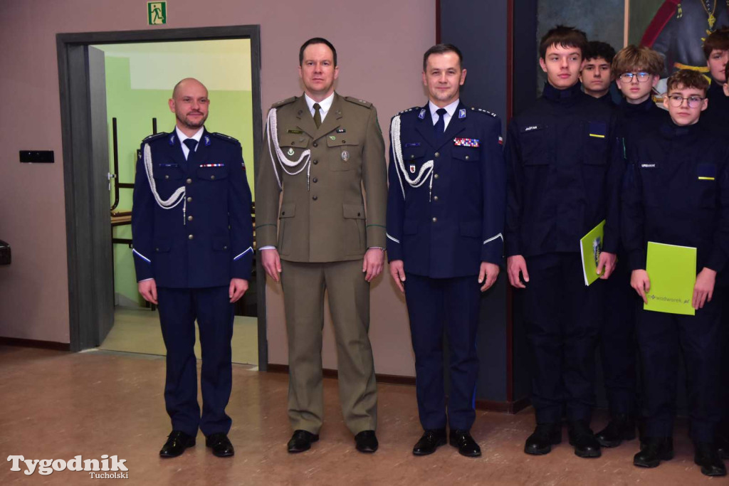 Uczniowie LO z klasy mundurowej złożyli uroczyste ślubowanie