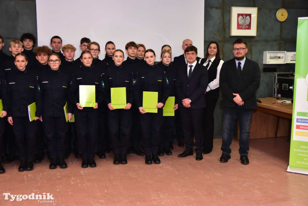 Uczniowie LO z klasy mundurowej złożyli uroczyste ślubowanie