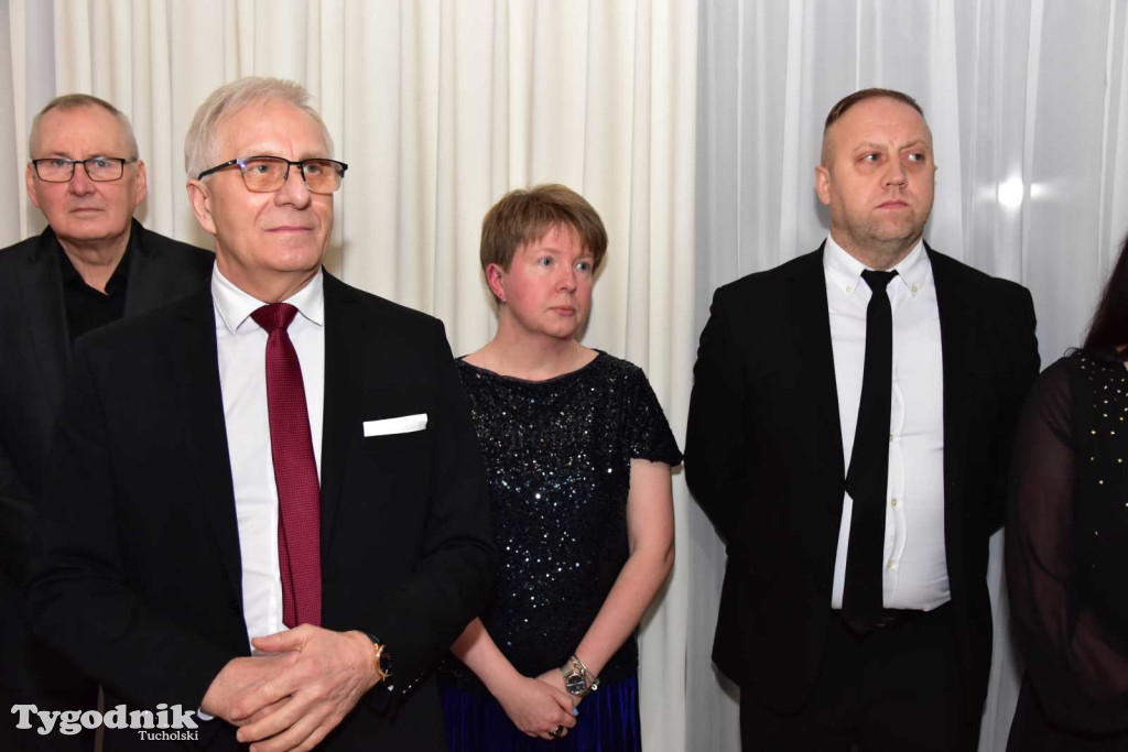 STUDNIÓWKA Zespołu Szkół Licealnych i Technicznych w Tucholi / CZ. 1 - ZDJĘCIA I FILMY - OTWARCIE, POLONEZ, ŚCIANKA