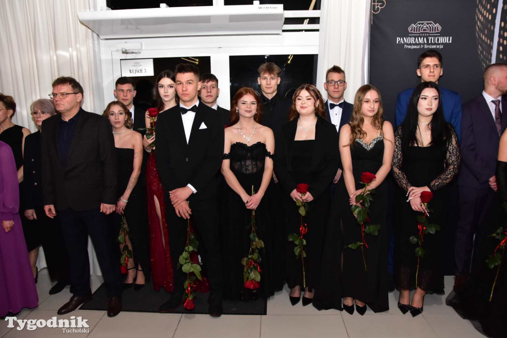 STUDNIÓWKA Zespołu Szkół Licealnych i Technicznych w Tucholi / CZ. 1 - ZDJĘCIA I FILMY - OTWARCIE, POLONEZ, ŚCIANKA