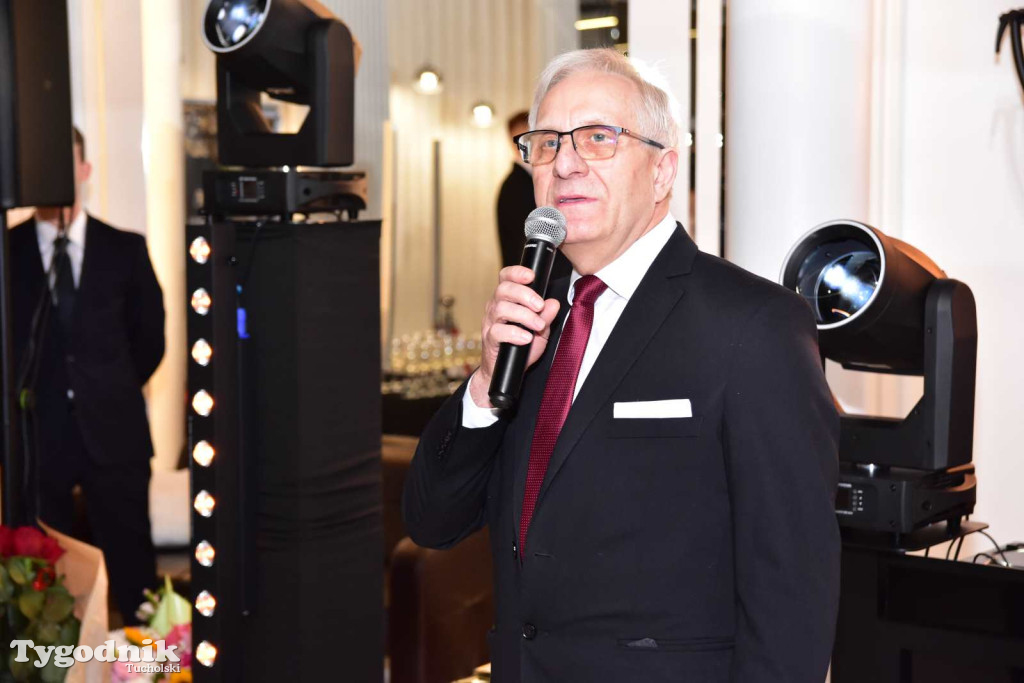 STUDNIÓWKA Zespołu Szkół Licealnych i Technicznych w Tucholi / CZ. 1 - ZDJĘCIA I FILMY - OTWARCIE, POLONEZ, ŚCIANKA