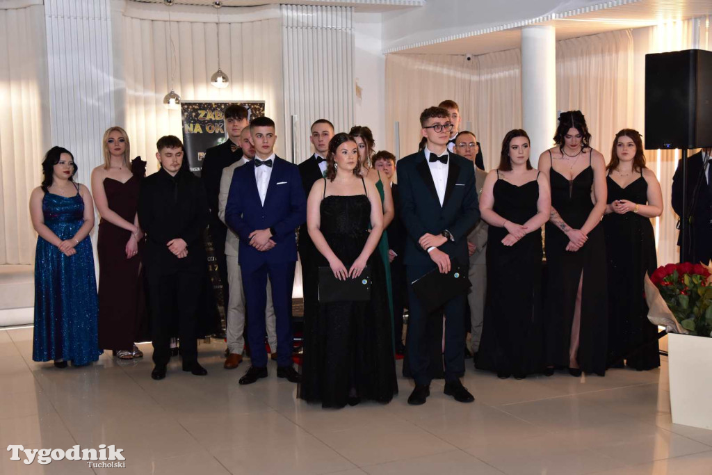 STUDNIÓWKA Zespołu Szkół Licealnych i Technicznych w Tucholi / CZ. 1 - ZDJĘCIA I FILMY - OTWARCIE, POLONEZ, ŚCIANKA