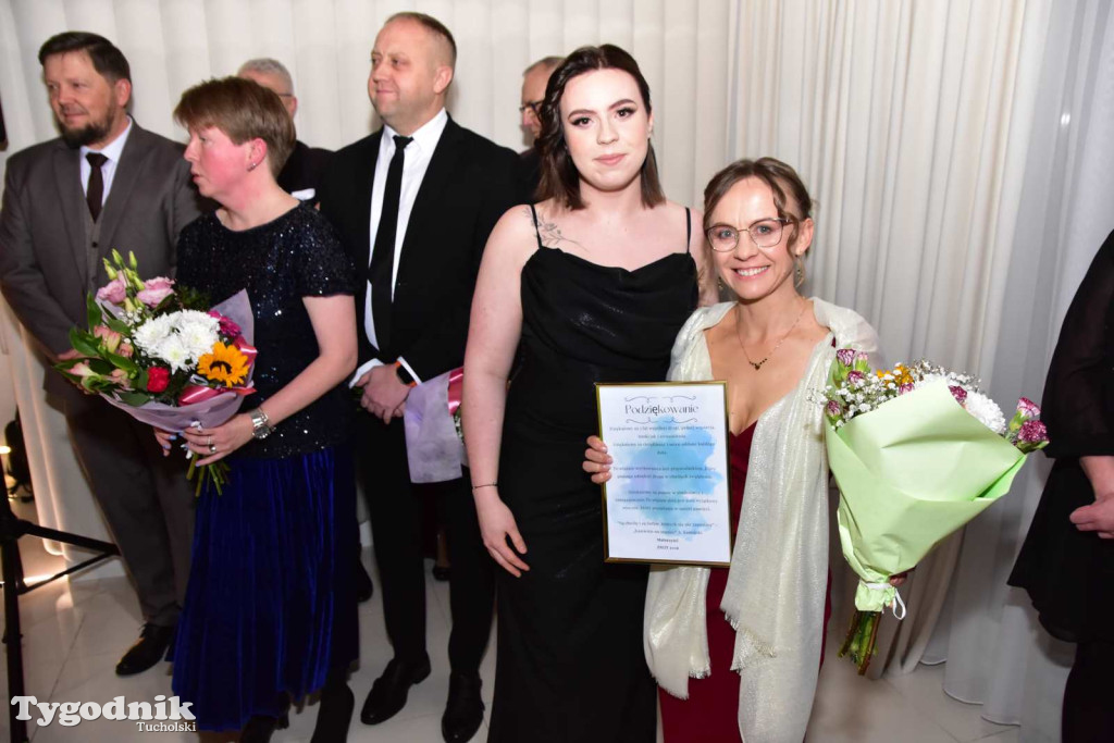 STUDNIÓWKA Zespołu Szkół Licealnych i Technicznych w Tucholi / CZ. 1 - ZDJĘCIA I FILMY - OTWARCIE, POLONEZ, ŚCIANKA