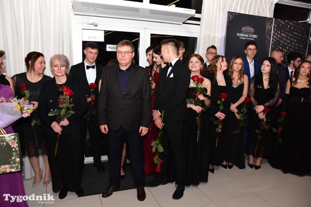 STUDNIÓWKA Zespołu Szkół Licealnych i Technicznych w Tucholi / CZ. 1 - ZDJĘCIA I FILMY - OTWARCIE, POLONEZ, ŚCIANKA