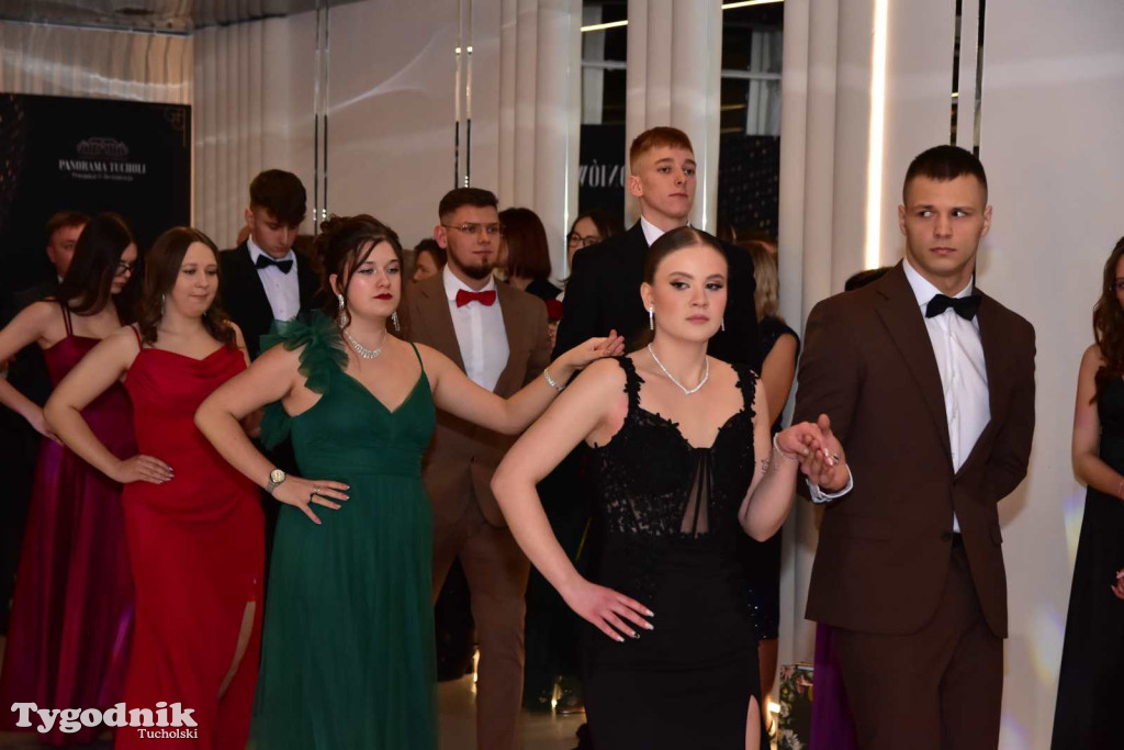 STUDNIÓWKA Zespołu Szkół Licealnych i Technicznych w Tucholi / CZ. 1 - ZDJĘCIA I FILMY - OTWARCIE, POLONEZ, ŚCIANKA