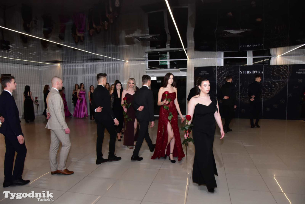 STUDNIÓWKA Zespołu Szkół Licealnych i Technicznych w Tucholi / CZ. 1 - ZDJĘCIA I FILMY - OTWARCIE, POLONEZ, ŚCIANKA