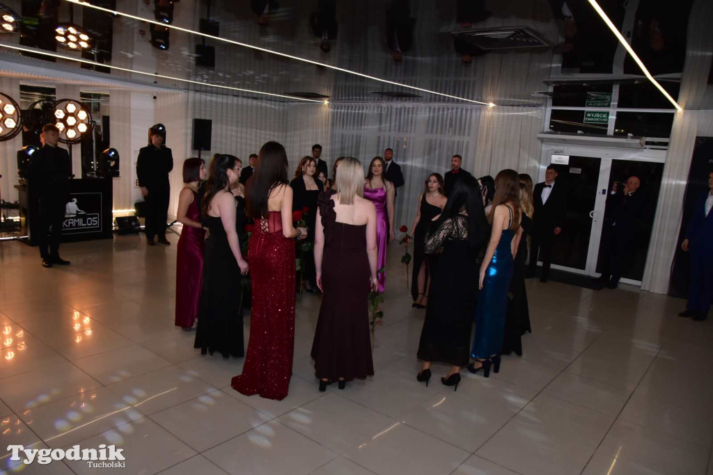 STUDNIÓWKA Zespołu Szkół Licealnych i Technicznych w Tucholi / CZ. 1 - ZDJĘCIA I FILMY - OTWARCIE, POLONEZ, ŚCIANKA