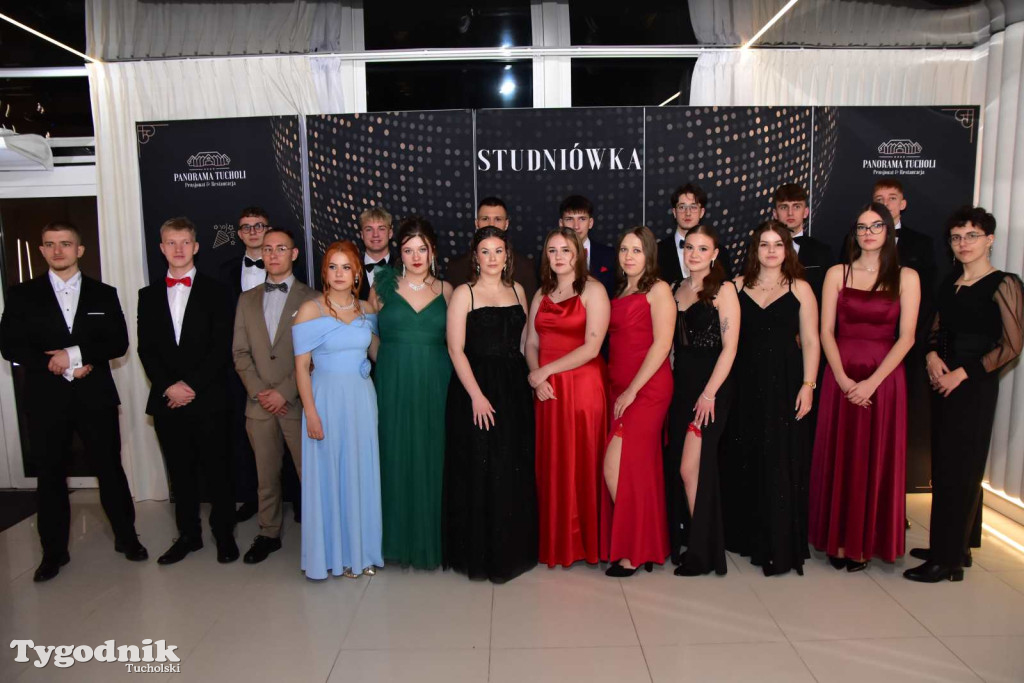 STUDNIÓWKA Zespołu Szkół Licealnych i Technicznych w Tucholi / CZ. 1 - ZDJĘCIA I FILMY - OTWARCIE, POLONEZ, ŚCIANKA