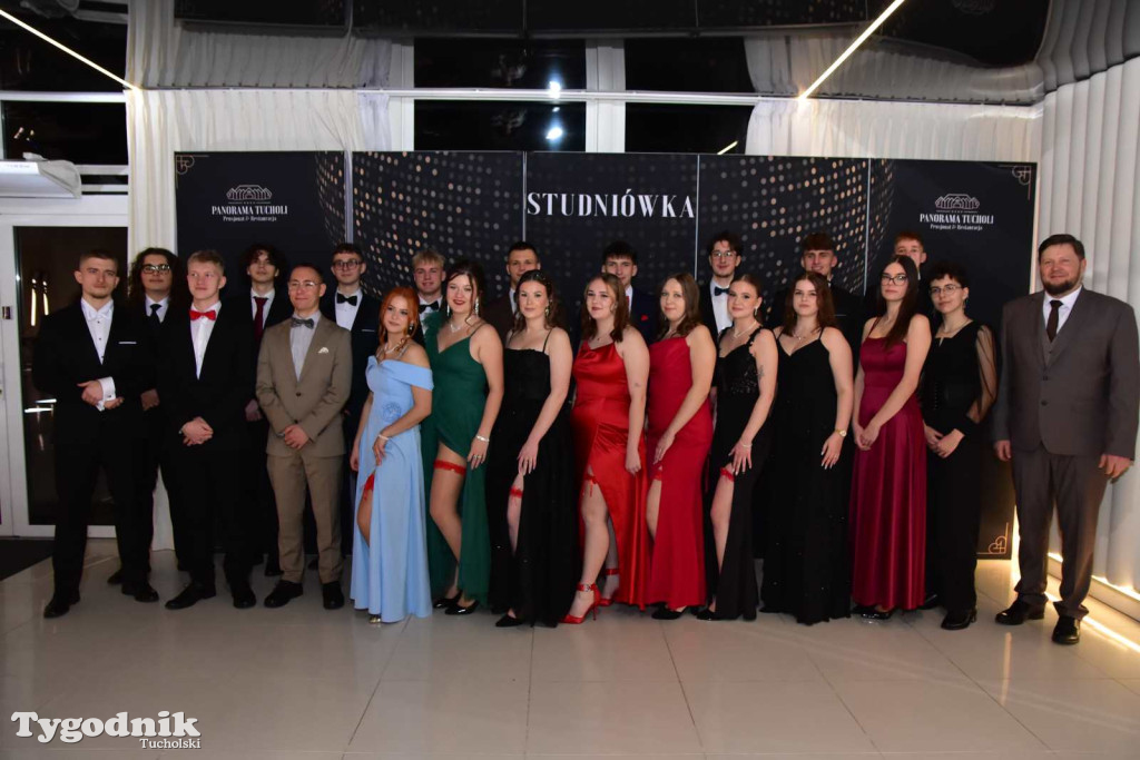 STUDNIÓWKA Zespołu Szkół Licealnych i Technicznych w Tucholi / CZ. 1 - ZDJĘCIA I FILMY - OTWARCIE, POLONEZ, ŚCIANKA