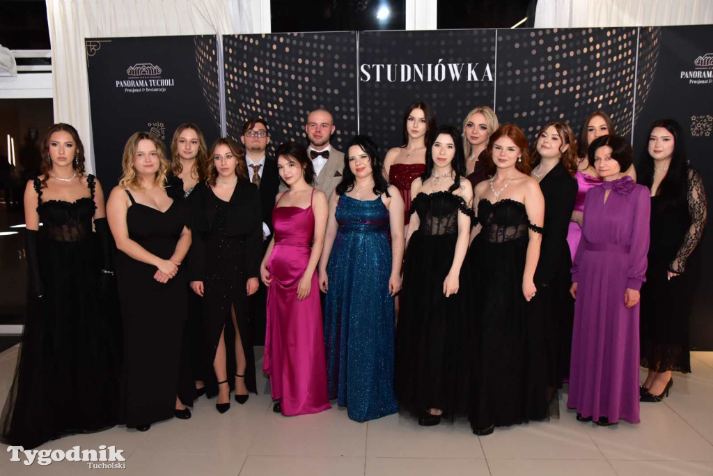 STUDNIÓWKA Zespołu Szkół Licealnych i Technicznych w Tucholi / CZ. 1 - ZDJĘCIA I FILMY - OTWARCIE, POLONEZ, ŚCIANKA