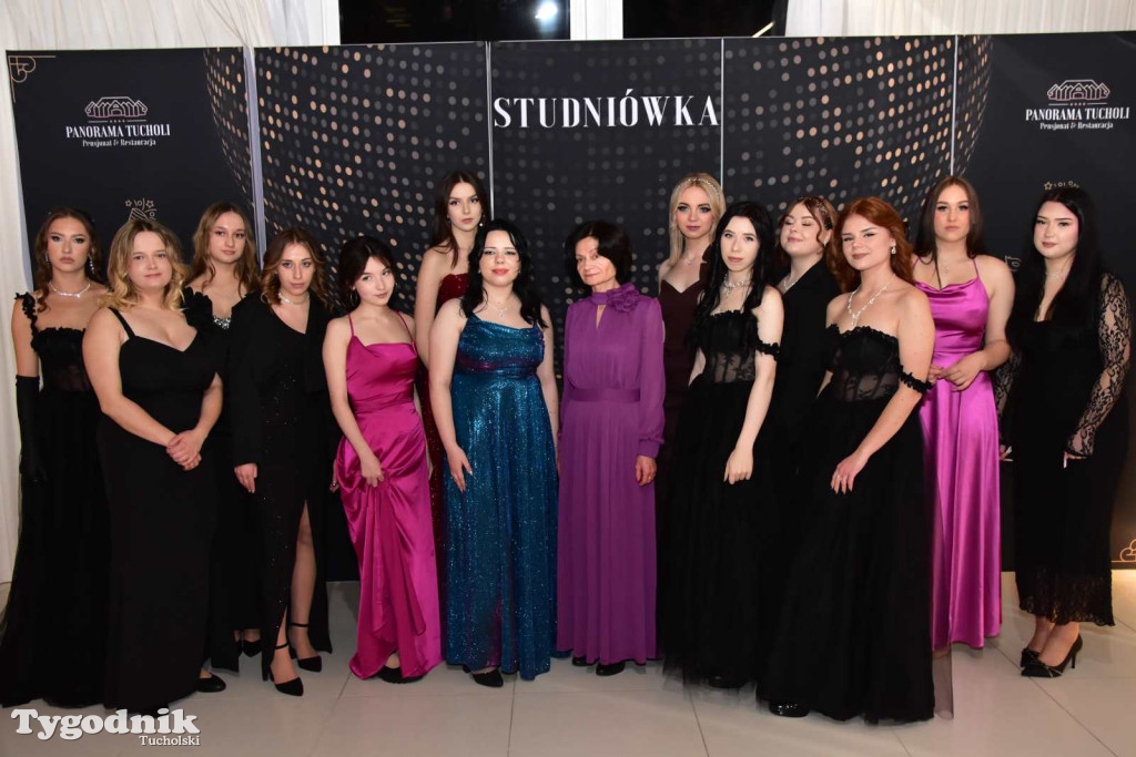 STUDNIÓWKA Zespołu Szkół Licealnych i Technicznych w Tucholi / CZ. 1 - ZDJĘCIA I FILMY - OTWARCIE, POLONEZ, ŚCIANKA