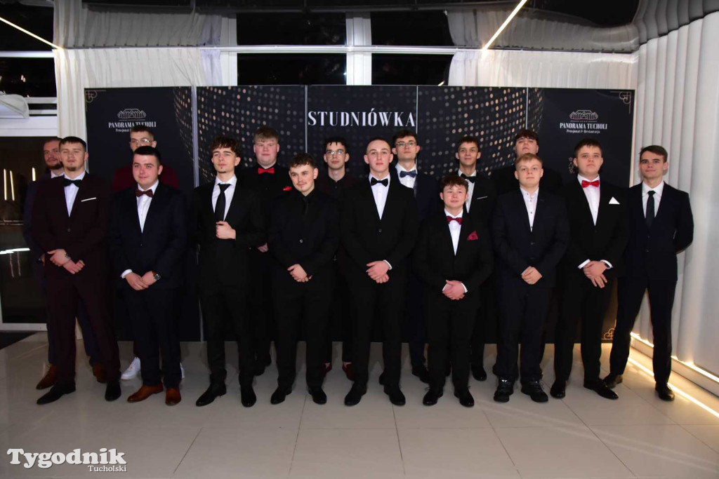 STUDNIÓWKA Zespołu Szkół Licealnych i Technicznych w Tucholi / CZ. 1 - ZDJĘCIA I FILMY - OTWARCIE, POLONEZ, ŚCIANKA