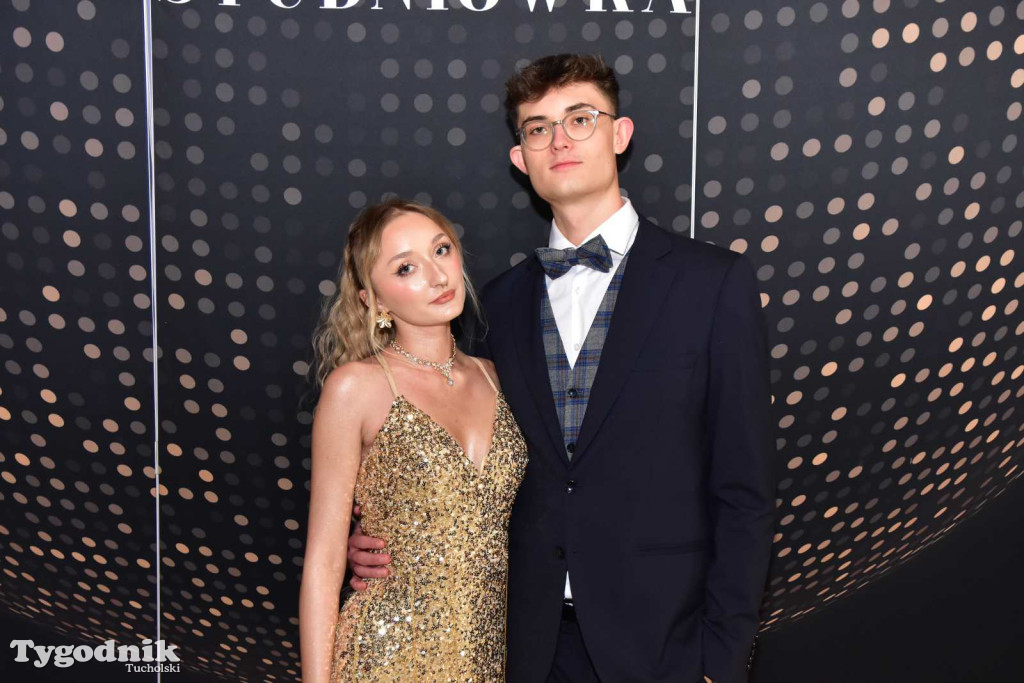 STUDNIÓWKA Zespołu Szkół Licealnych i Technicznych w Tucholi / CZ. 1 - ZDJĘCIA I FILMY - OTWARCIE, POLONEZ, ŚCIANKA