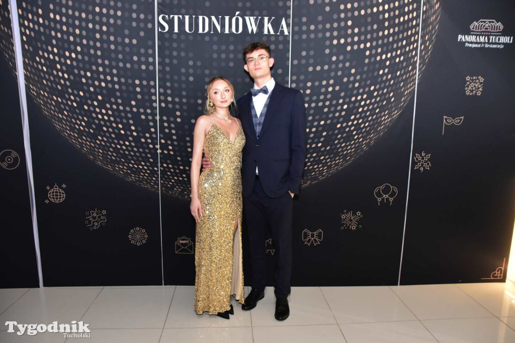 STUDNIÓWKA Zespołu Szkół Licealnych i Technicznych w Tucholi / CZ. 1 - ZDJĘCIA I FILMY - OTWARCIE, POLONEZ, ŚCIANKA