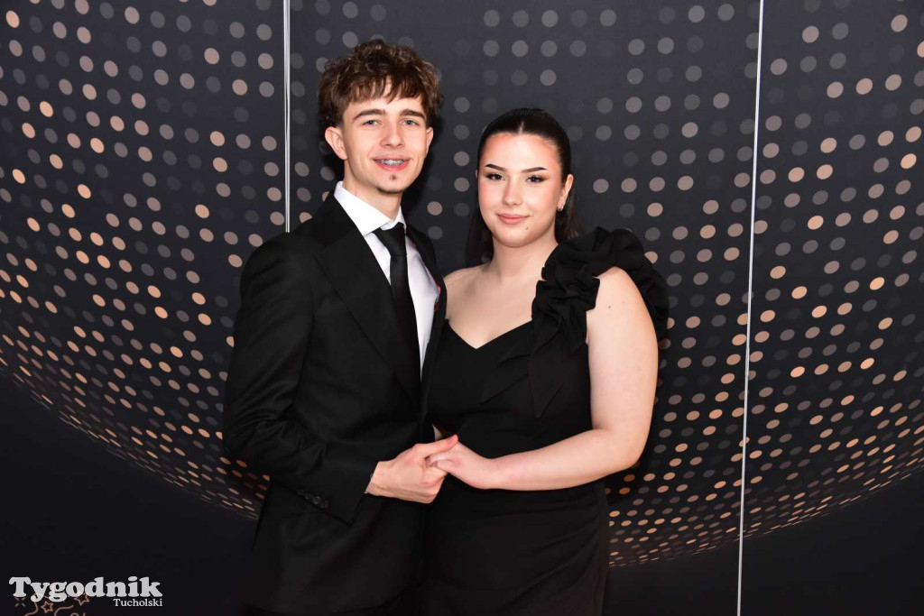 STUDNIÓWKA Zespołu Szkół Licealnych i Technicznych w Tucholi / CZ. 1 - ZDJĘCIA I FILMY - OTWARCIE, POLONEZ, ŚCIANKA