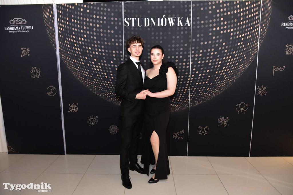 STUDNIÓWKA Zespołu Szkół Licealnych i Technicznych w Tucholi / CZ. 1 - ZDJĘCIA I FILMY - OTWARCIE, POLONEZ, ŚCIANKA