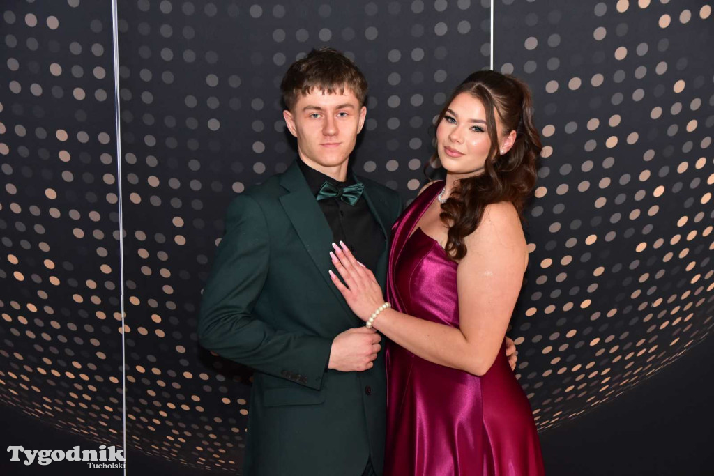 STUDNIÓWKA Zespołu Szkół Licealnych i Technicznych w Tucholi / CZ. 1 - ZDJĘCIA I FILMY - OTWARCIE, POLONEZ, ŚCIANKA