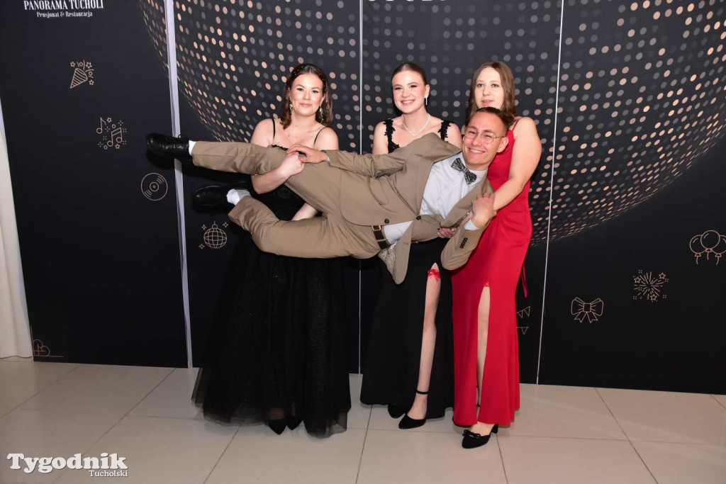 STUDNIÓWKA Zespołu Szkół Licealnych i Technicznych w Tucholi / CZ. 1 - ZDJĘCIA I FILMY - OTWARCIE, POLONEZ, ŚCIANKA