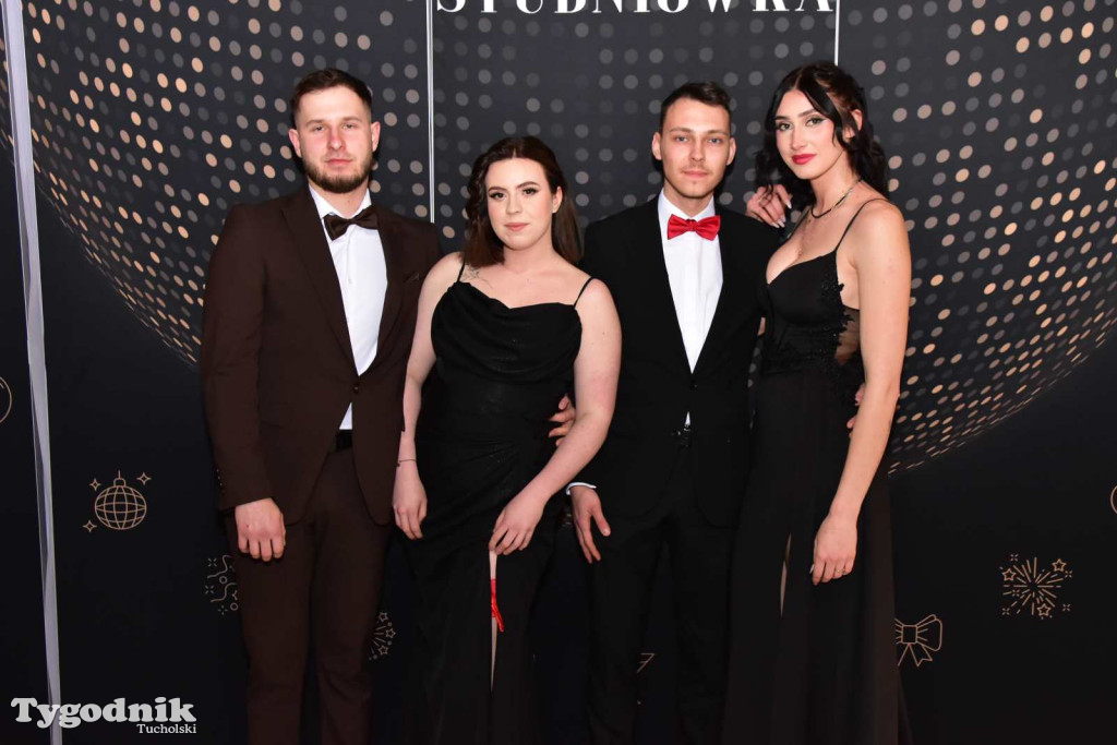 STUDNIÓWKA Zespołu Szkół Licealnych i Technicznych w Tucholi / CZ. 1 - ZDJĘCIA I FILMY - OTWARCIE, POLONEZ, ŚCIANKA