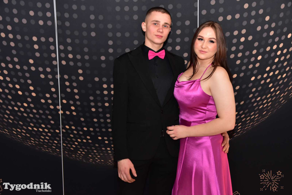 STUDNIÓWKA Zespołu Szkół Licealnych i Technicznych w Tucholi / CZ. 1 - ZDJĘCIA I FILMY - OTWARCIE, POLONEZ, ŚCIANKA