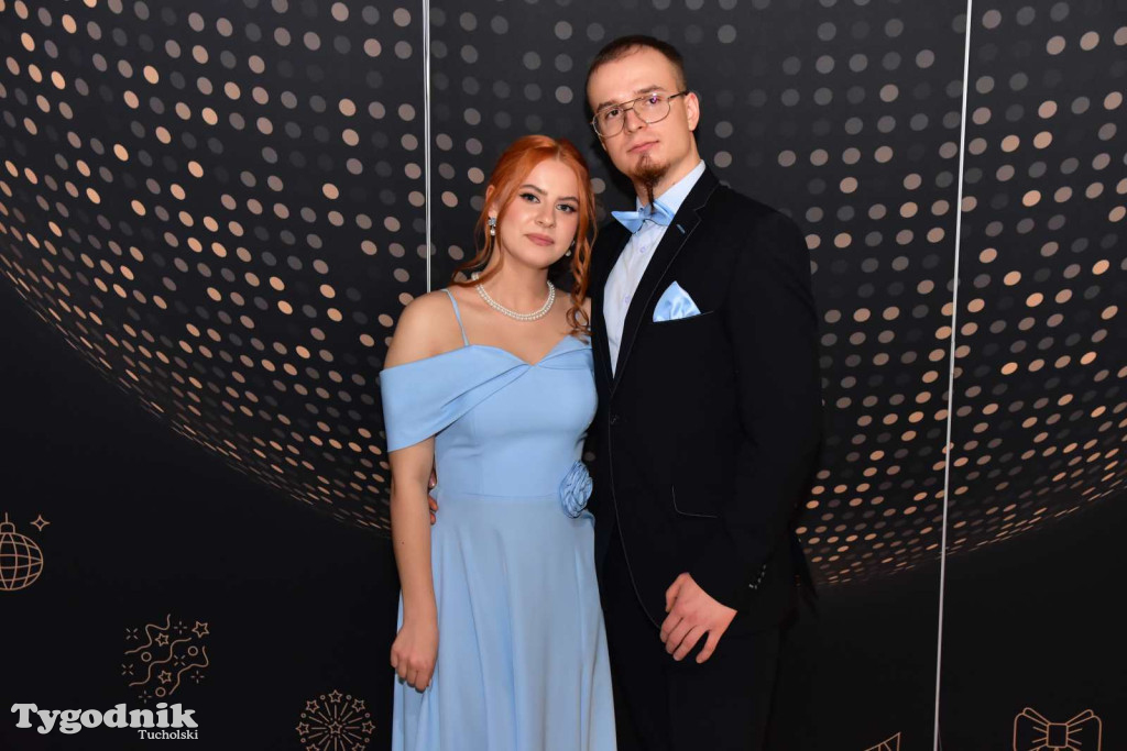 STUDNIÓWKA Zespołu Szkół Licealnych i Technicznych w Tucholi / CZ. 1 - ZDJĘCIA I FILMY - OTWARCIE, POLONEZ, ŚCIANKA