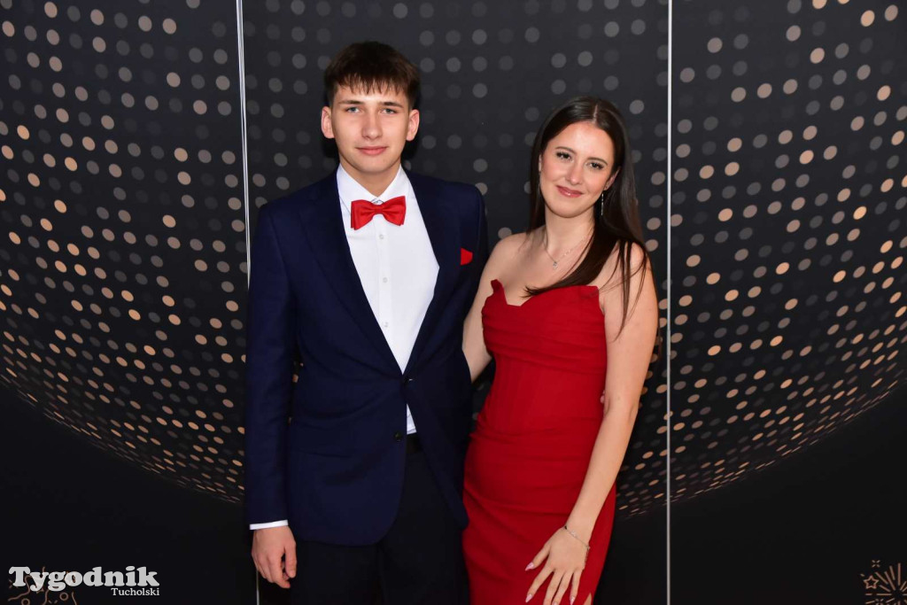 STUDNIÓWKA Zespołu Szkół Licealnych i Technicznych w Tucholi / CZ. 1 - ZDJĘCIA I FILMY - OTWARCIE, POLONEZ, ŚCIANKA