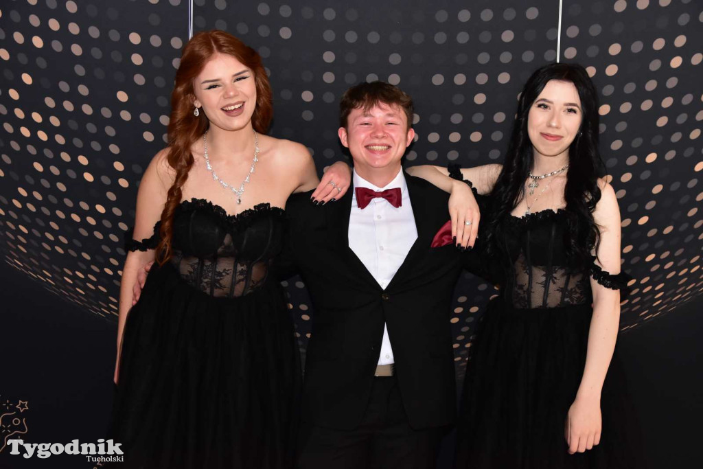 STUDNIÓWKA Zespołu Szkół Licealnych i Technicznych w Tucholi / CZ. 1 - ZDJĘCIA I FILMY - OTWARCIE, POLONEZ, ŚCIANKA