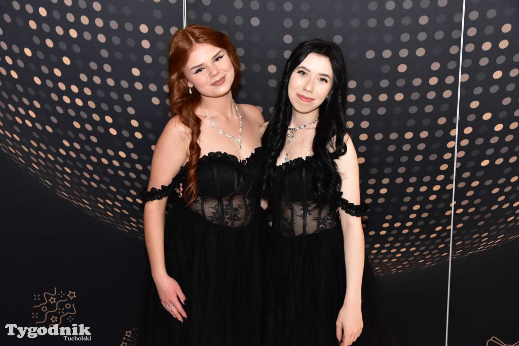 STUDNIÓWKA Zespołu Szkół Licealnych i Technicznych w Tucholi / CZ. 1 - ZDJĘCIA I FILMY - OTWARCIE, POLONEZ, ŚCIANKA