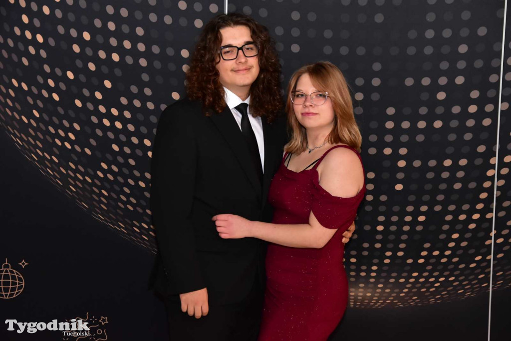 STUDNIÓWKA Zespołu Szkół Licealnych i Technicznych w Tucholi / CZ. 1 - ZDJĘCIA I FILMY - OTWARCIE, POLONEZ, ŚCIANKA