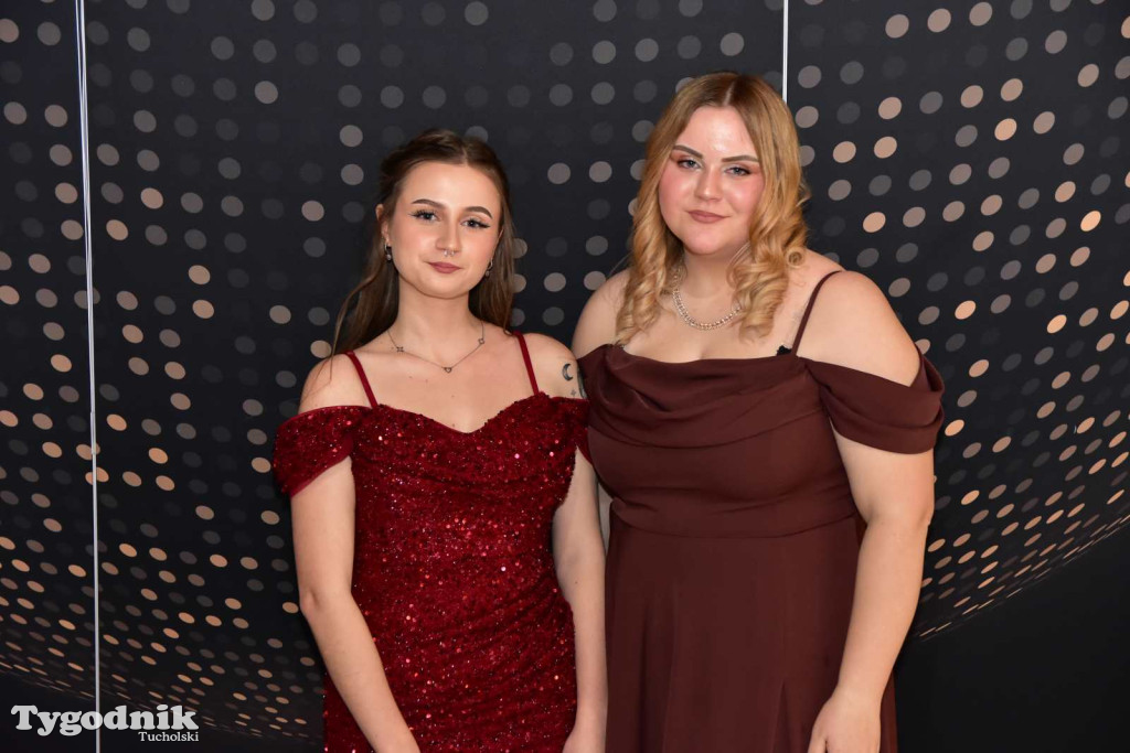 STUDNIÓWKA Zespołu Szkół Licealnych i Technicznych w Tucholi / CZ. 1 - ZDJĘCIA I FILMY - OTWARCIE, POLONEZ, ŚCIANKA