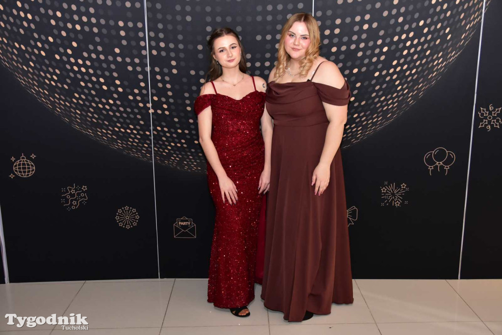 STUDNIÓWKA Zespołu Szkół Licealnych i Technicznych w Tucholi / CZ. 1 - ZDJĘCIA I FILMY - OTWARCIE, POLONEZ, ŚCIANKA