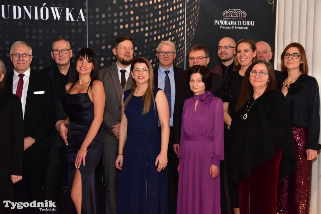 STUDNIÓWKA Zespołu Szkół Licealnych i Technicznych w Tucholi / CZ. 1 - ZDJĘCIA I FILMY - OTWARCIE, POLONEZ, ŚCIANKA