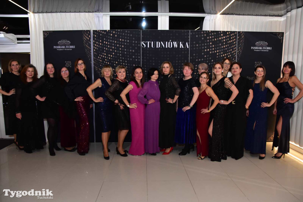 STUDNIÓWKA Zespołu Szkół Licealnych i Technicznych w Tucholi / CZ. 1 - ZDJĘCIA I FILMY - OTWARCIE, POLONEZ, ŚCIANKA