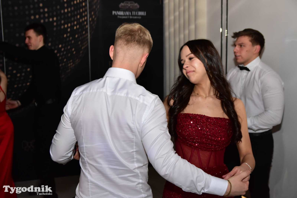 Tak bawi się młodzież! Studniówka ZSLiT / ZDJĘCIA + FILMY IMPREZA, TORT