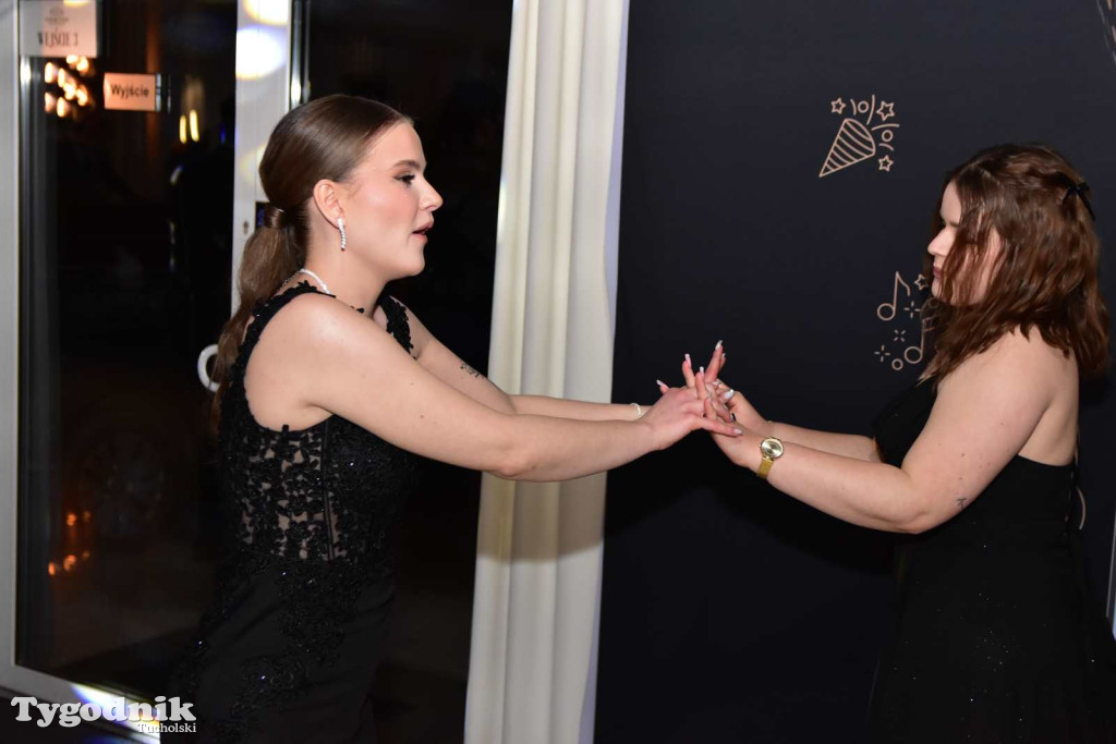 Tak bawi się młodzież! Studniówka ZSLiT / ZDJĘCIA + FILMY IMPREZA, TORT