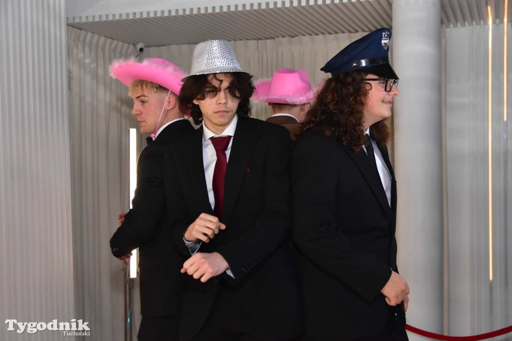 Tak bawi się młodzież! Studniówka ZSLiT / ZDJĘCIA + FILMY IMPREZA, TORT