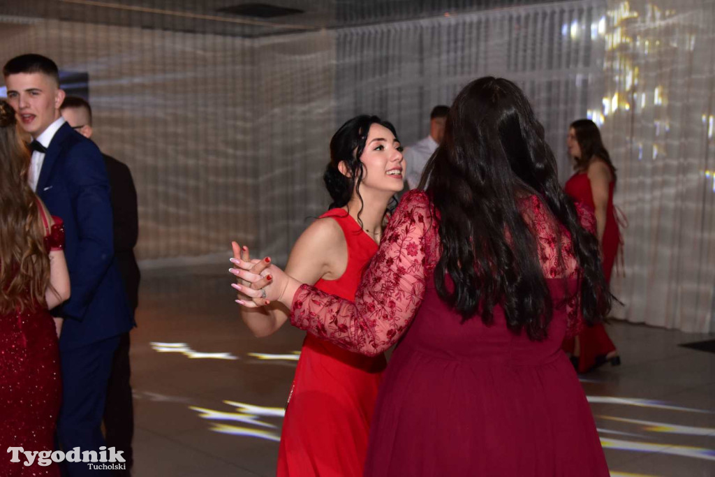 Tak bawi się młodzież! Studniówka ZSLiT / ZDJĘCIA + FILMY IMPREZA, TORT