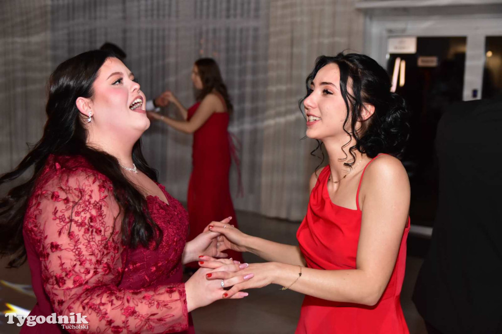 Tak bawi się młodzież! Studniówka ZSLiT / ZDJĘCIA + FILMY IMPREZA, TORT