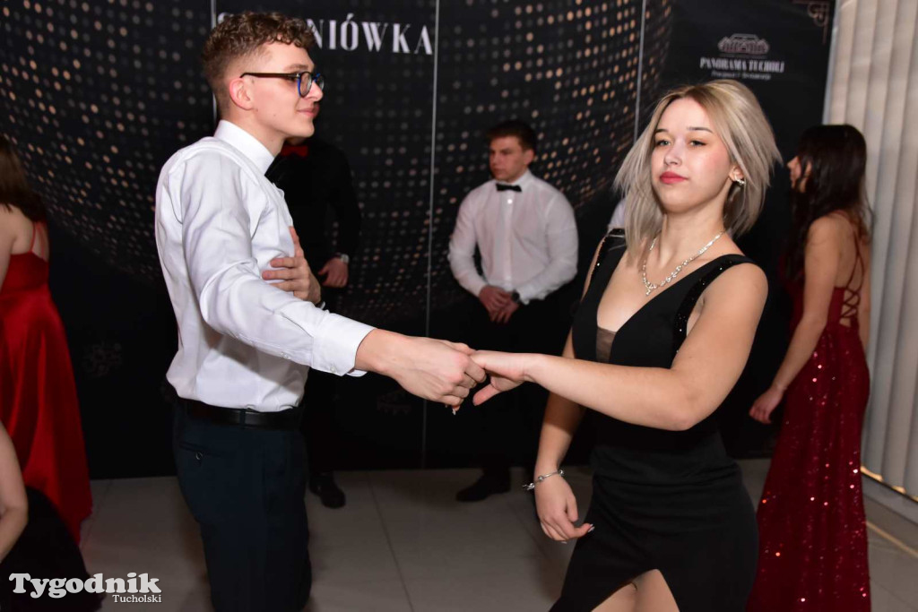 Tak bawi się młodzież! Studniówka ZSLiT / ZDJĘCIA + FILMY IMPREZA, TORT