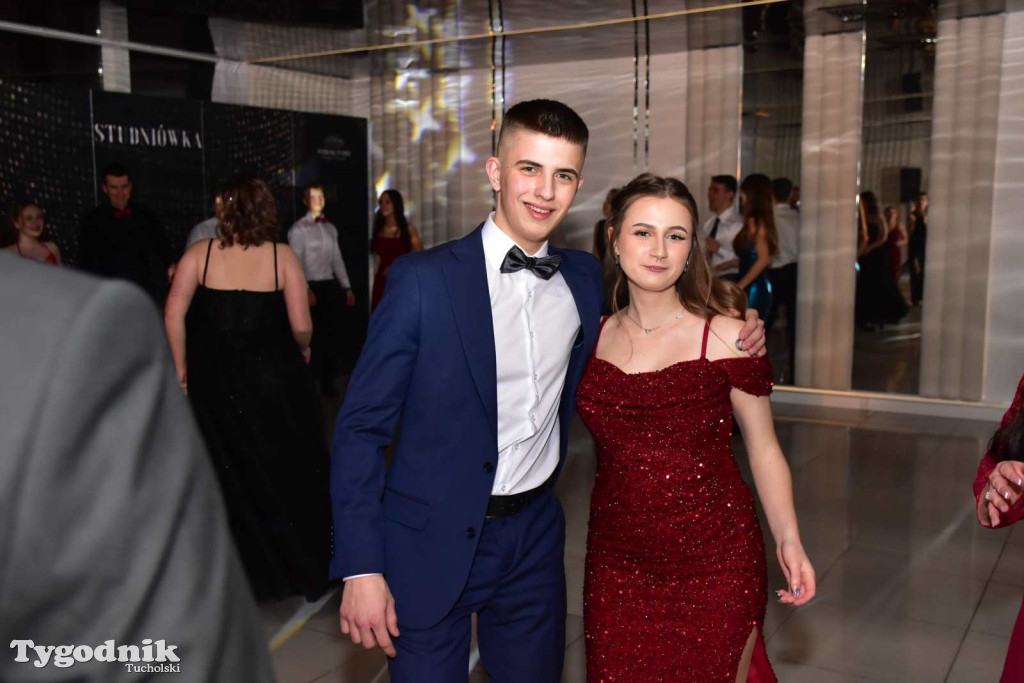 Tak bawi się młodzież! Studniówka ZSLiT / ZDJĘCIA + FILMY IMPREZA, TORT