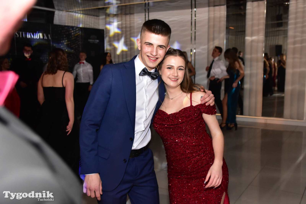 Tak bawi się młodzież! Studniówka ZSLiT / ZDJĘCIA + FILMY IMPREZA, TORT